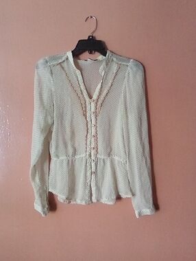 Love squared Blouse size small ( bag J )